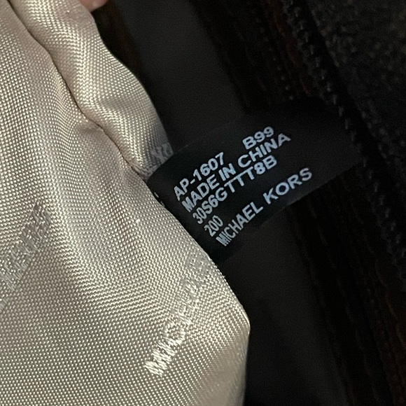 Michael Kors Jet Set Medium Monogram Tote - Picture 9 of 15